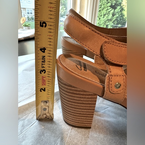 Clarks open-toed 3 1/2” heel shoes, Size 8 - Picture 5 of 13